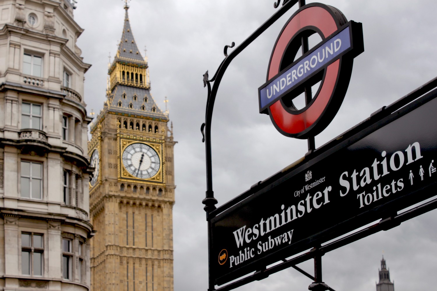 An Iconic Fusion of History and Power at the Heart of London